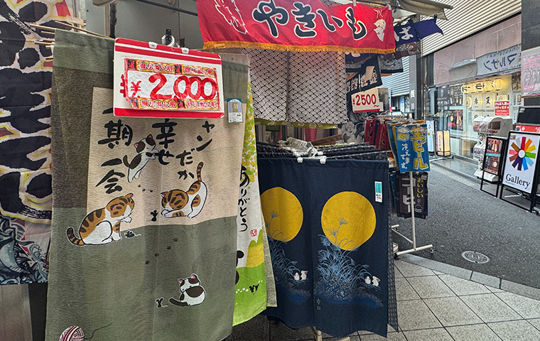 のれん・布製品の重さや透け感を確認する