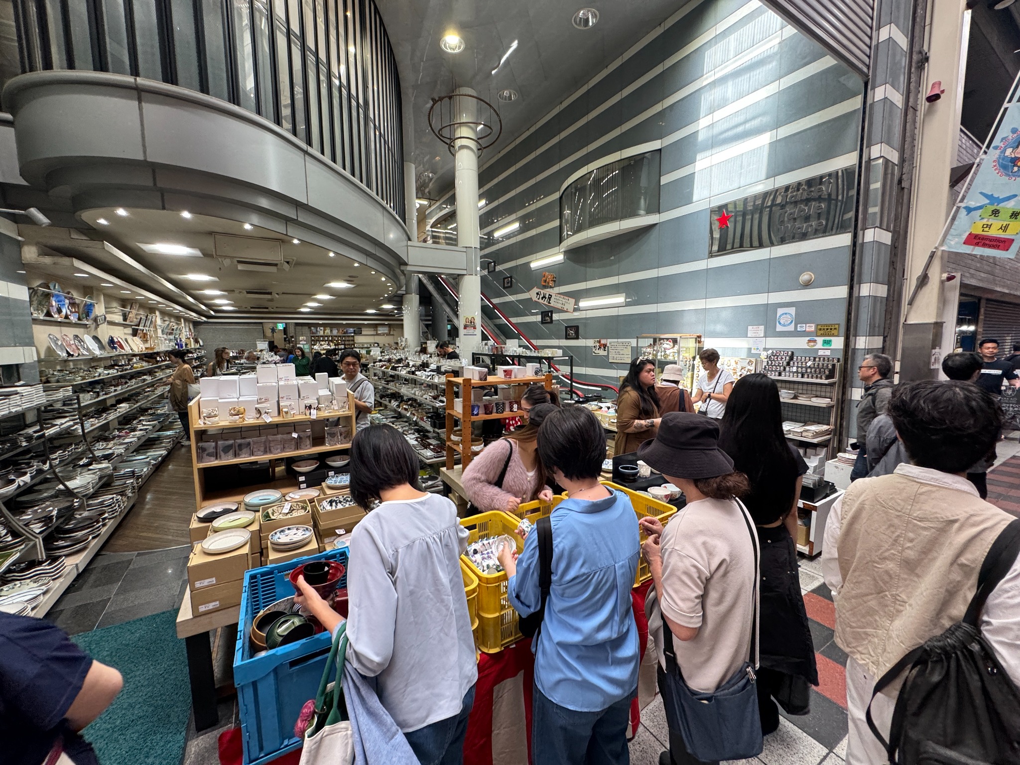 食器売り場でのお買い物